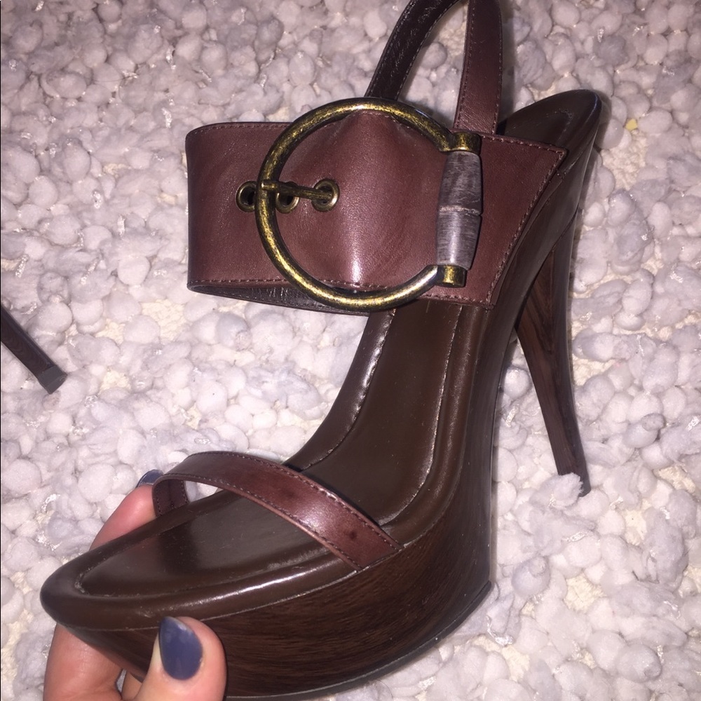 Jessica Simpson stilettos